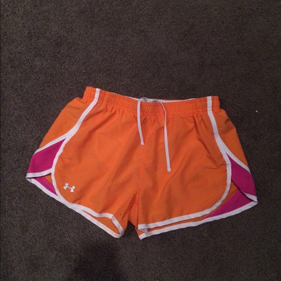 UNDER ARMOR SHORTS