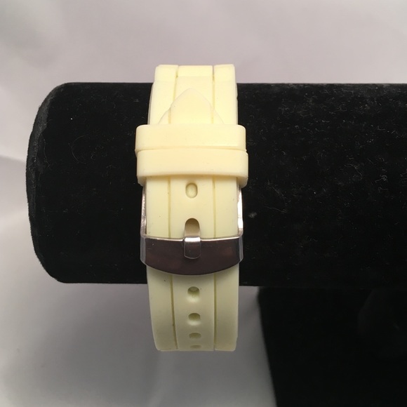 Powder Yellow Silicone watch - Picture 2 of 4