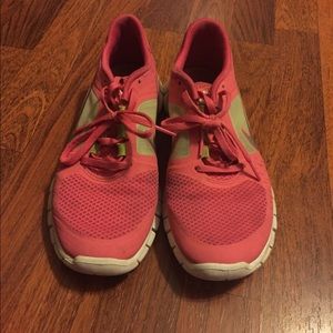 Bright pink nike free tennis shoes