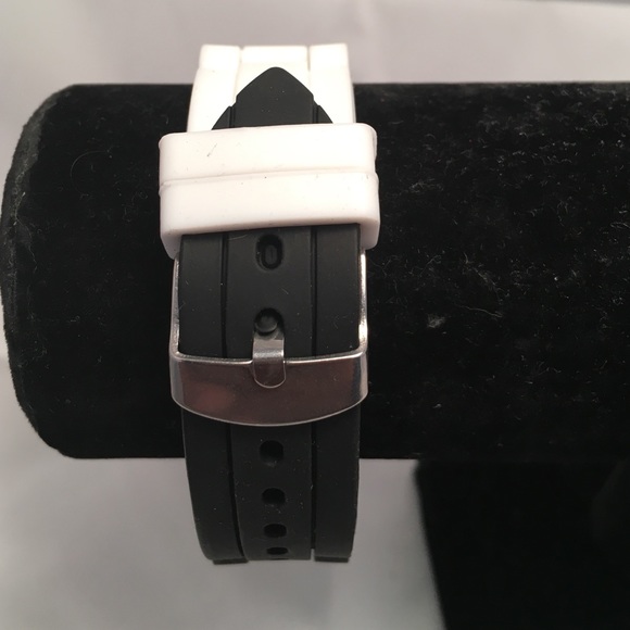 Black/White Combo Silicone watch - Picture 2 of 4