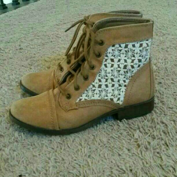 Cognac crocheted boots