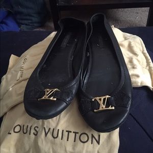 Price FIRM • no offers• Louis Vuitton Flats
