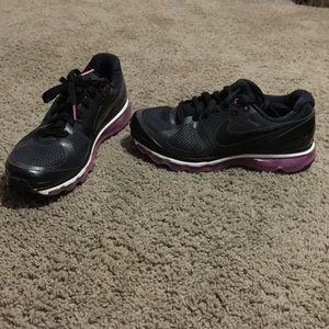 Size 7 1/2 Nike tennis shoes pink and black
