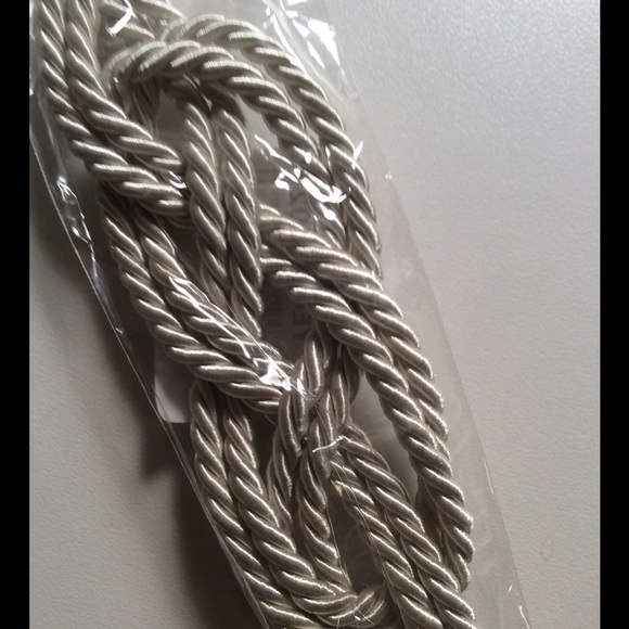 ✨✨GORGEOUS WHITE SATIN BRAIDED BRACELET ✨✨