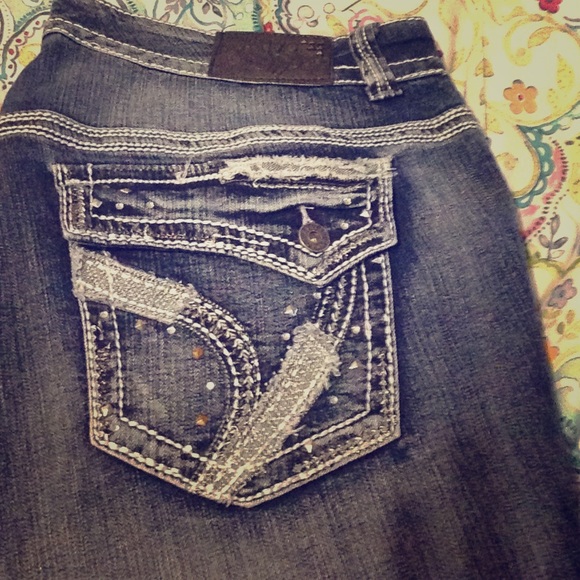 Exclusively Curvy bootcut Ariya Jeans.
