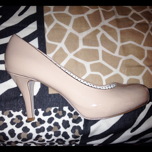 High-heels - Picture 2 of 2