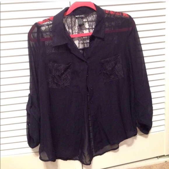 Cute navy blouse - Picture 1 of 1