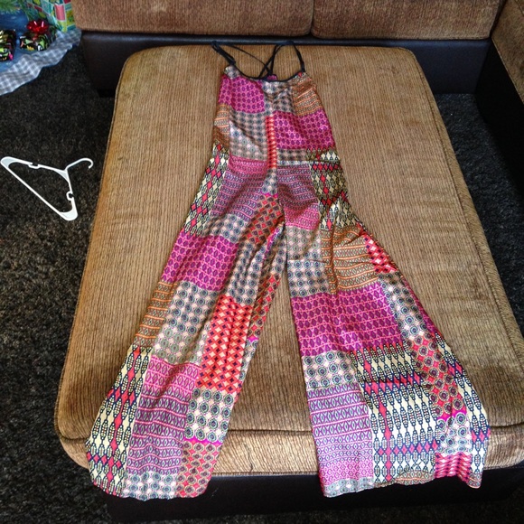 Never been worn size small romper :)