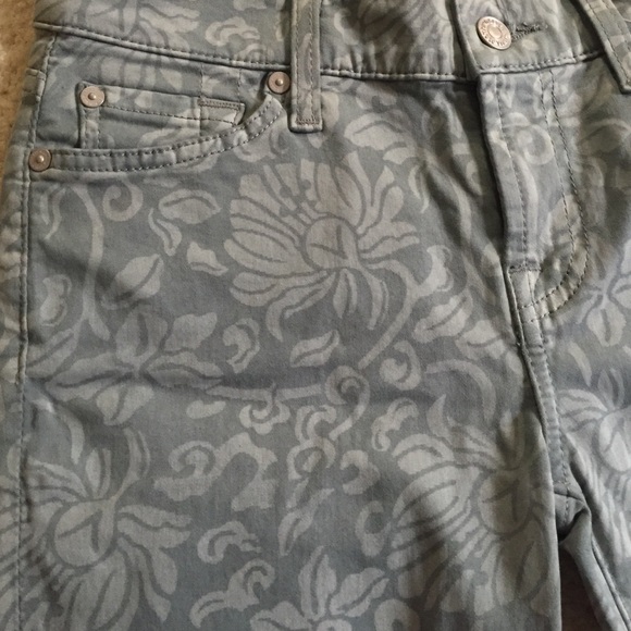 Gorgeous patterned crop jeans. - Picture 2 of 3