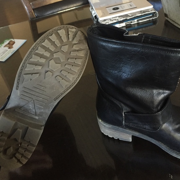 Studded boots - Picture 3 of 4