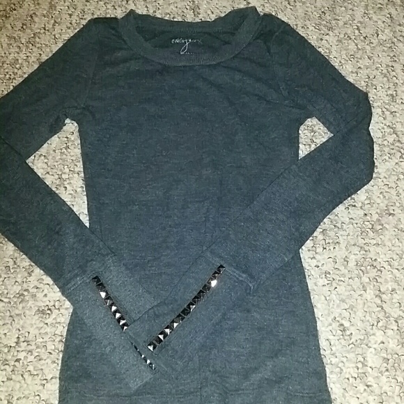 Long sleeve gray shirt