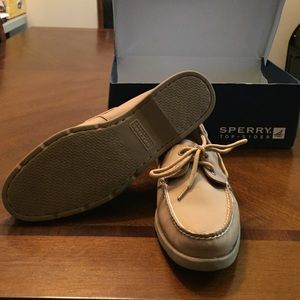 Women's casual shoes