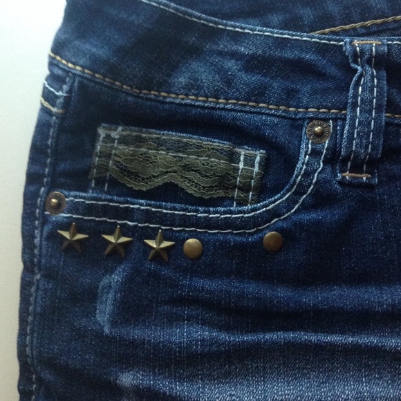 Shorts - Picture 2 of 4