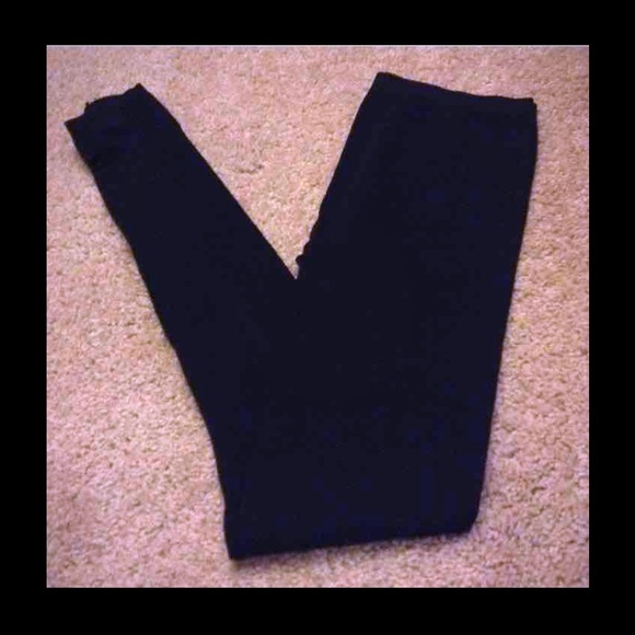 ❌SOLD❌Black leggings - Picture 2 of 4