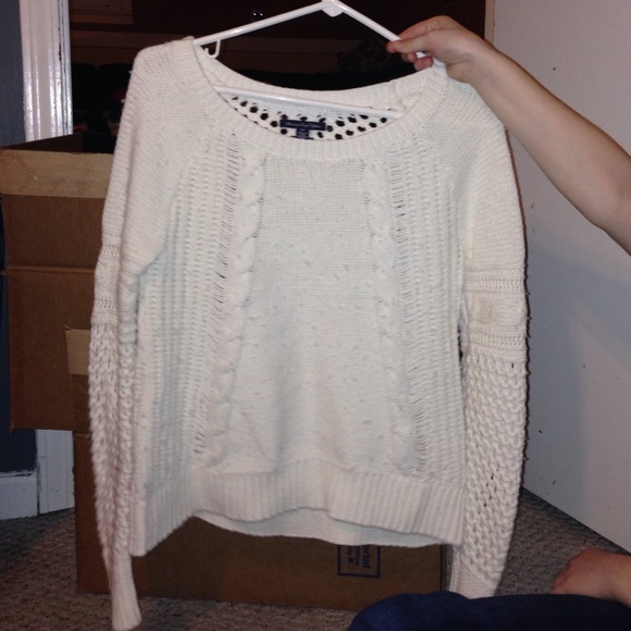 Long Sleeve Hole Back