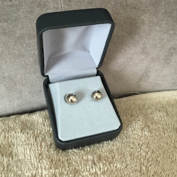 🚫SOLD🚫Sterling Silver Ball Earrings