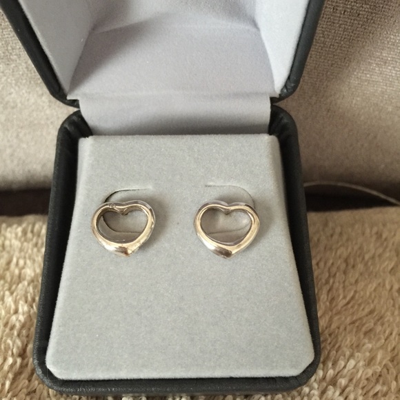 🚫SOLD🚫Open Heart Earrings .925