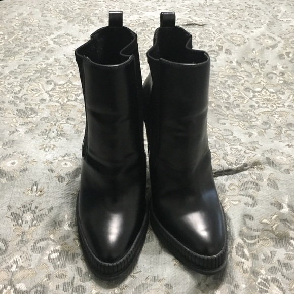 Black pumps 38, fits true 7.5 size