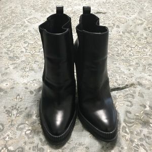 Black pumps 38, fits true 7.5 size