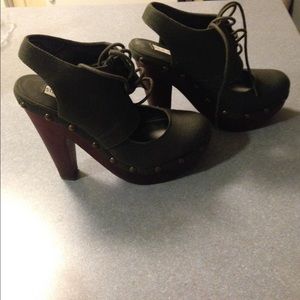 Steve Madden Olive Green heels