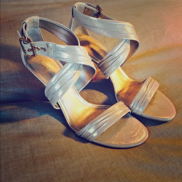 Gianni Bini shimmery nude strap heels NWOT