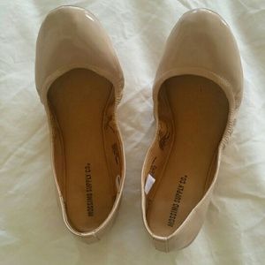 Nude flats