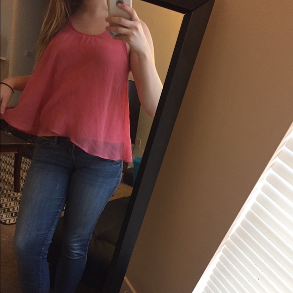 ✨✨MAKE AN OFFER Flowy Coral tank top