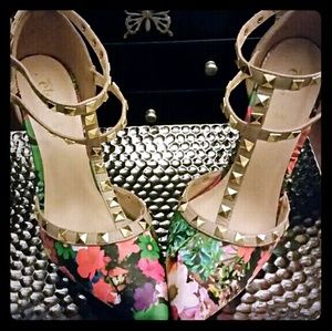 Studded Floral Pumps
