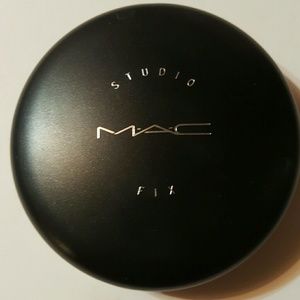 MAC STUDIO FIX POWDER in NC25