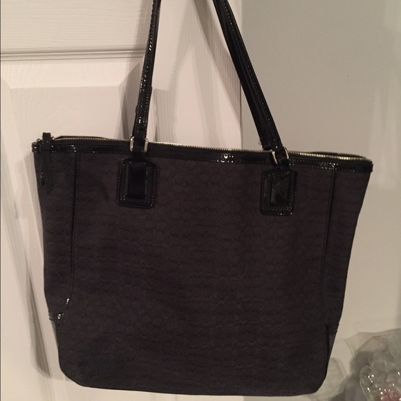 New without tags Coach black tote patent detailing