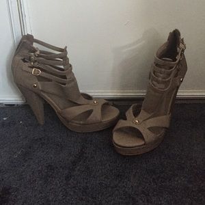 Nude heals