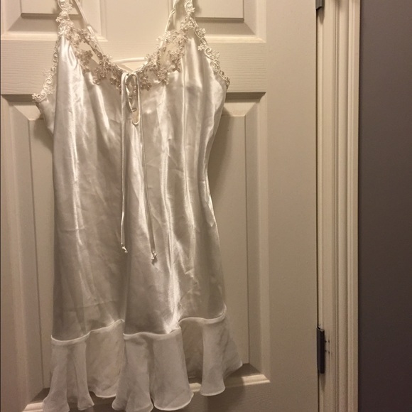 Dentelle nitie with matching robe