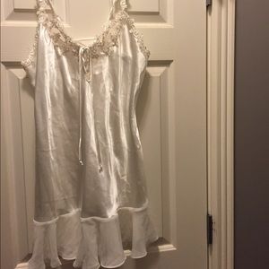 Dentelle nitie with matching robe