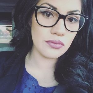 Meet your Posher, Cassandra