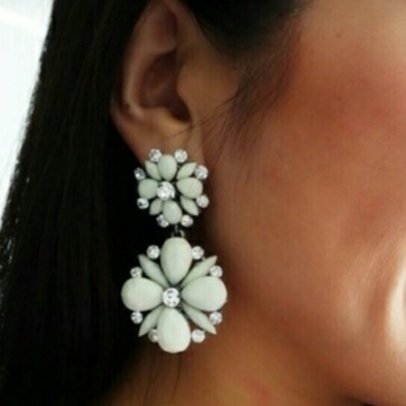 T+j Designs White Floral Drop Earrings - Picture 4 of 4