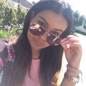 Meet your Posher, Melissa