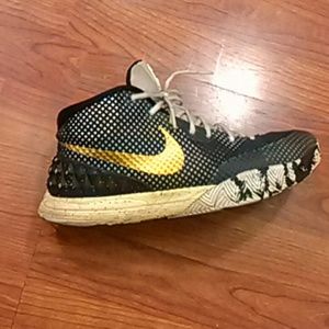 Kyrie 1