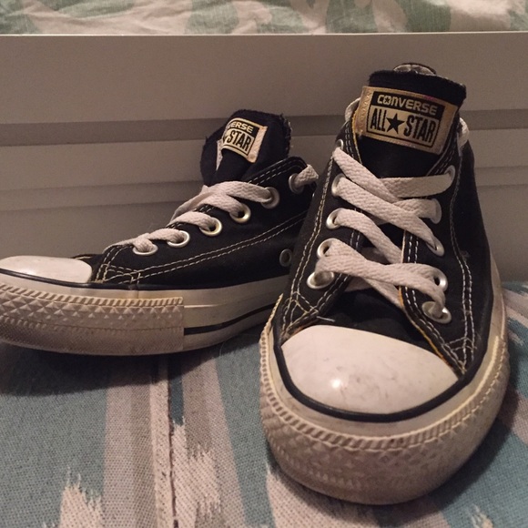 Black low top converse