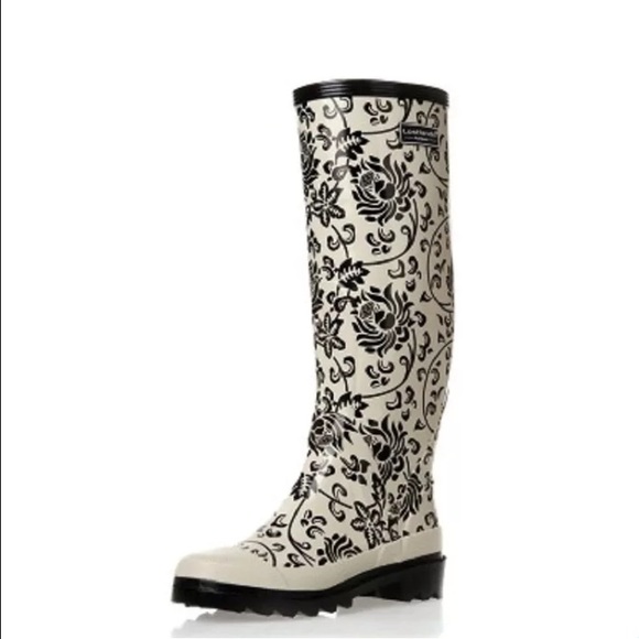 NEW... Rainboots