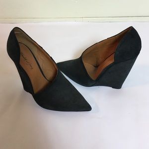 Elizabeth & James Wedges size 6 or 6.5