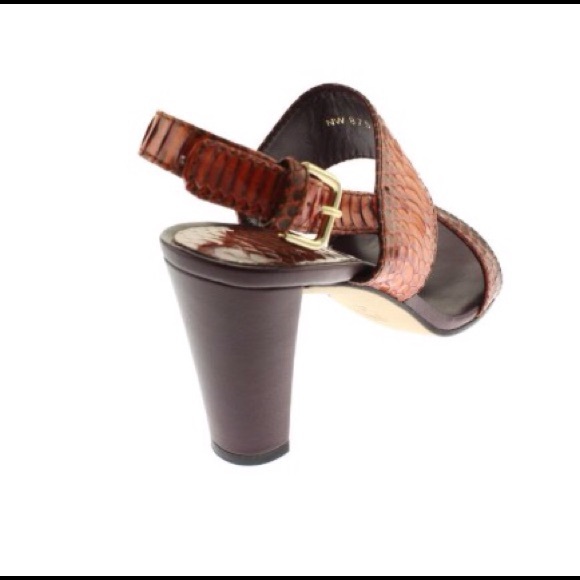 STUART WEITZMAN Snakeskin Heels - Picture 2 of 4