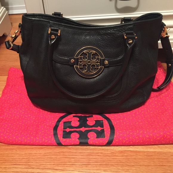 Tory Burch Amanda Hobo Leather Black