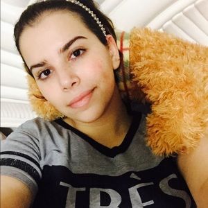 Meet your Posher, Ahyesa