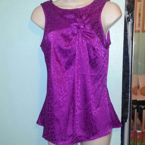 Purple abstract spotted knot top