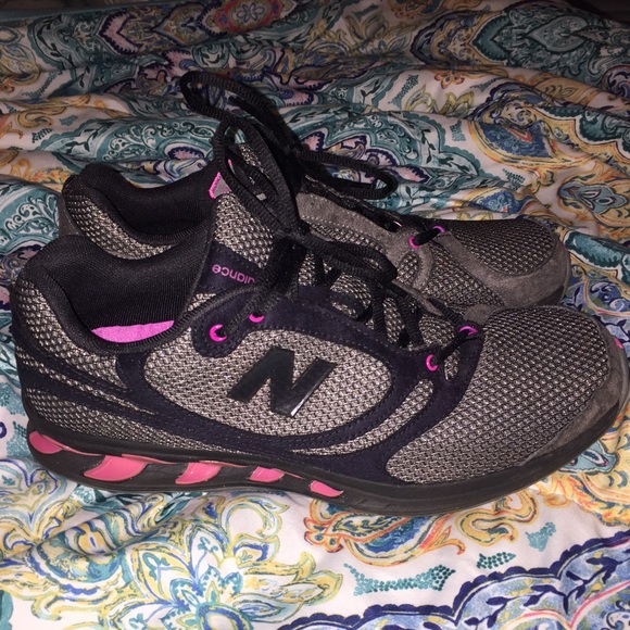 New balance tennis shoes