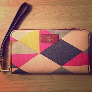 BNWOT Fossil zip phone wallet
