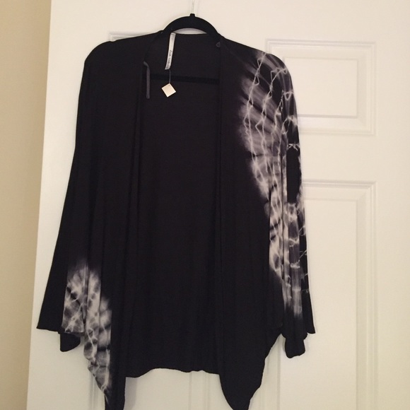 Black type dye light weight cardigan