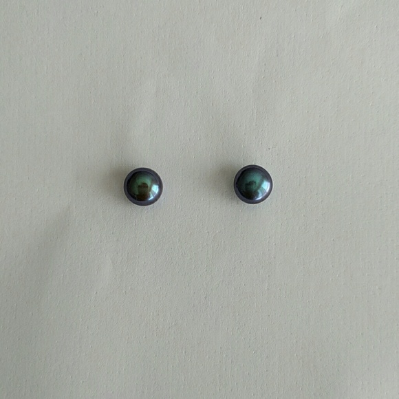 One Pair Pearl Earring