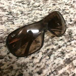 Ray Ban RB4087 Sunglasses