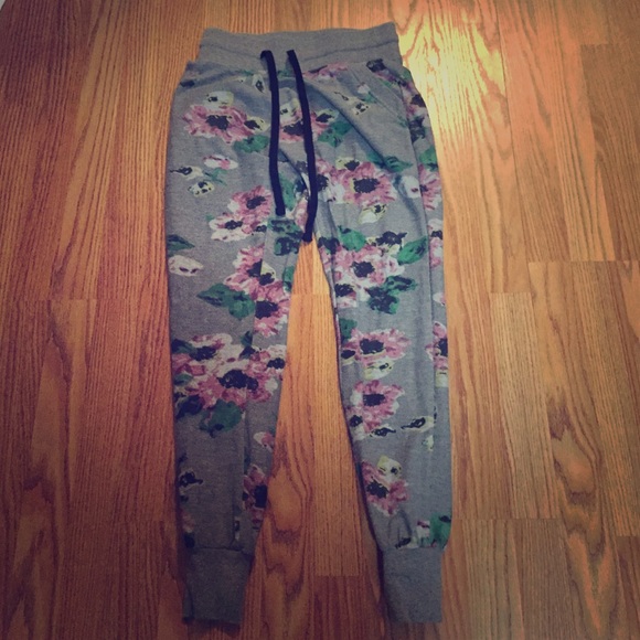 Wet seal sweats worn only a few times!